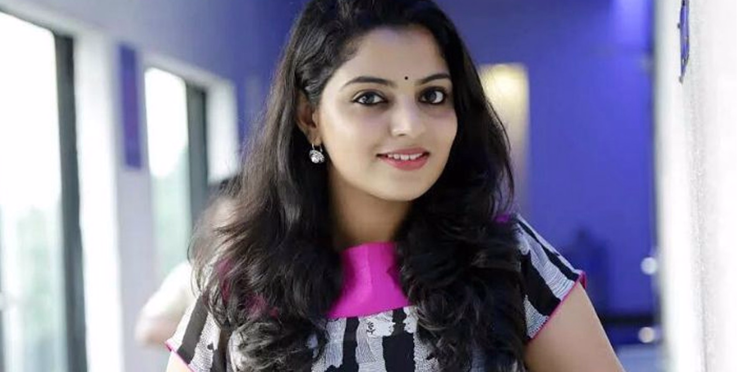 കോഴിക്കില്ലാത്ത പരിഗണന പശുവിന് മാത്രമായി വേണ്ട; നിഖില വിമൽ