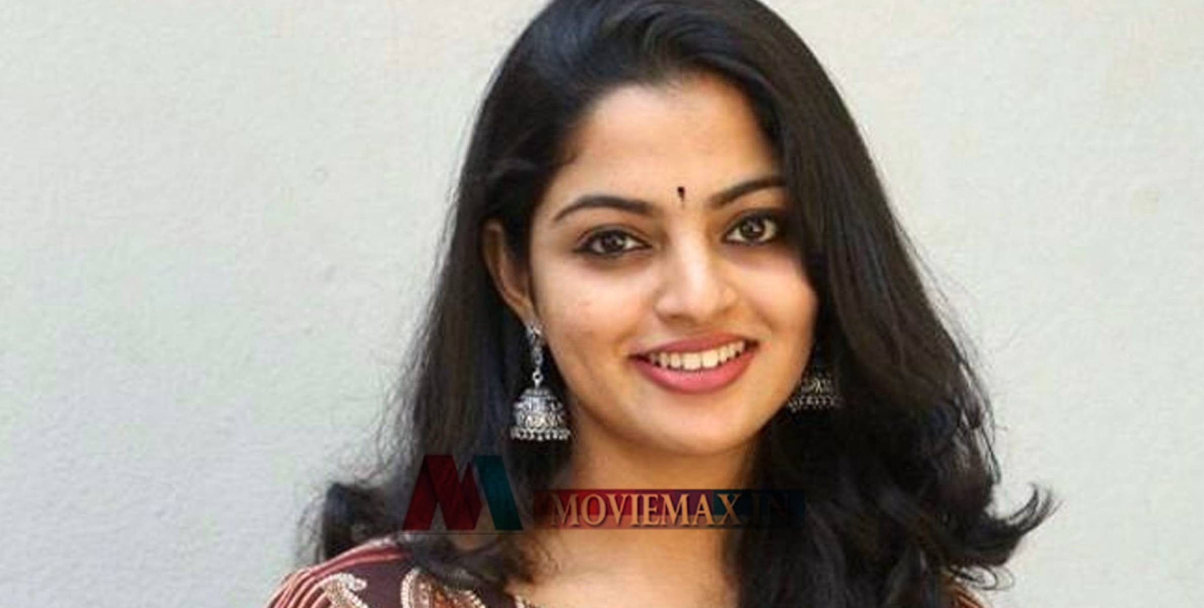 ബീഫ് മാത്രമല്ല പോർക്കും ഞാൻ കഴിക്കും; നിഖില വിമൽ