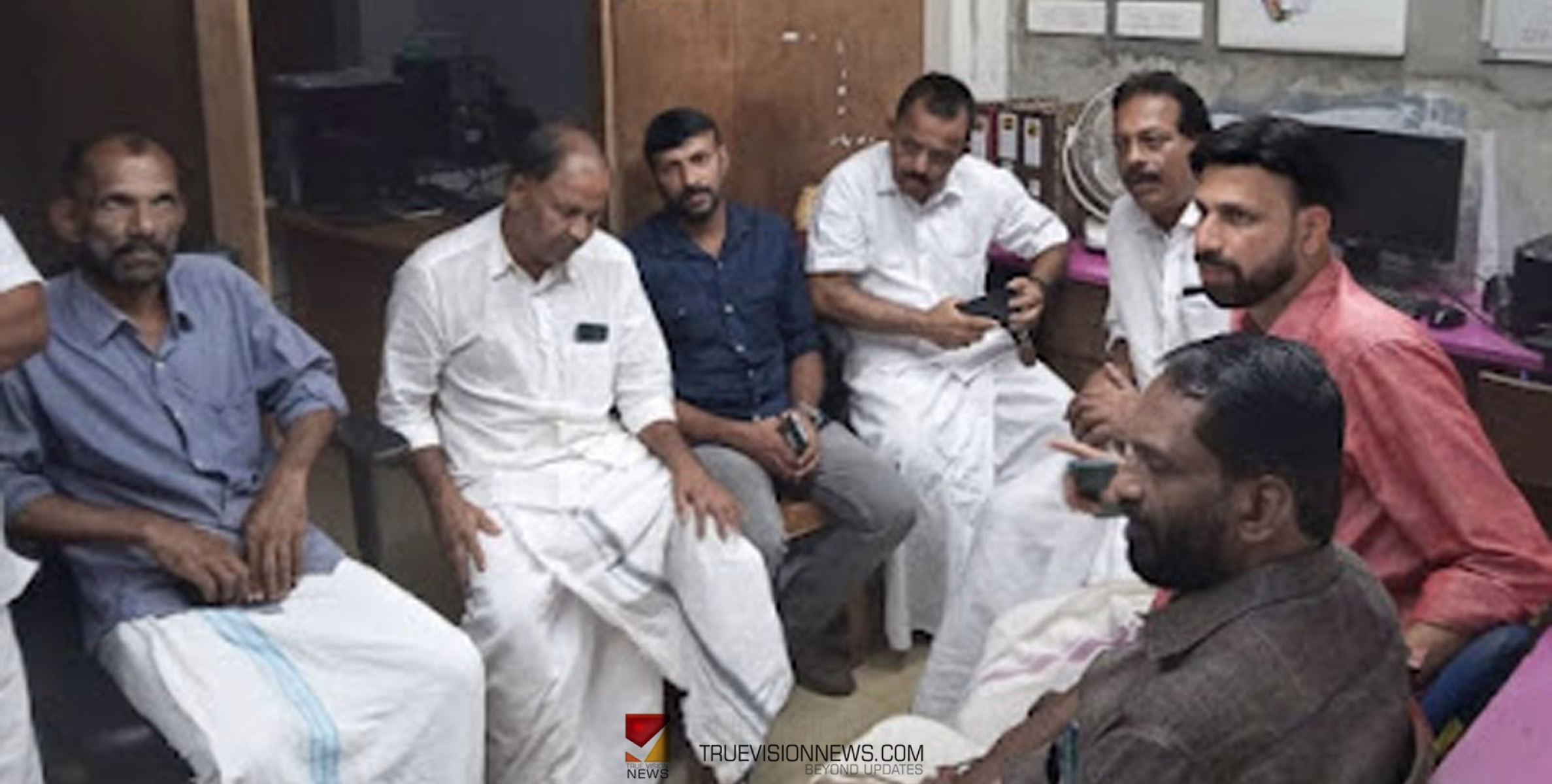 #congress | ഗാലക്സി സൂപ്പർ മാർക്കറ്റിന് പിന്തുണ; കോൺഗ്രസ്  പ്രതിനിധികൾ സ്ഥാപനം സന്ദർശിച്ചു 