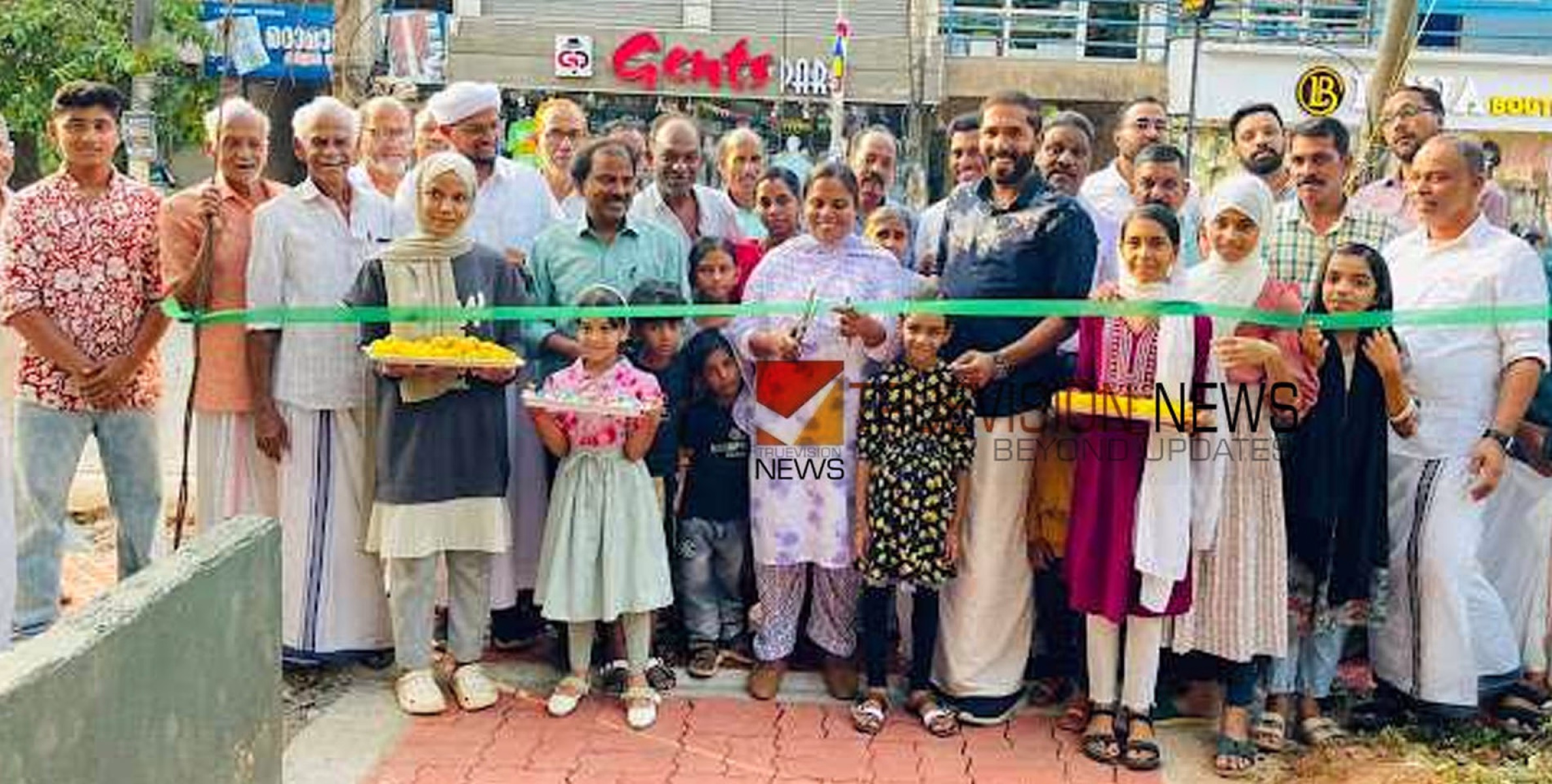 ഓർക്കാട്ടേരി ടൗൺ ഏറോത്ത് ഇൻറ്റർലോക്ക് റോഡ് ഉദ്ഘാടനം ചെയ്തു