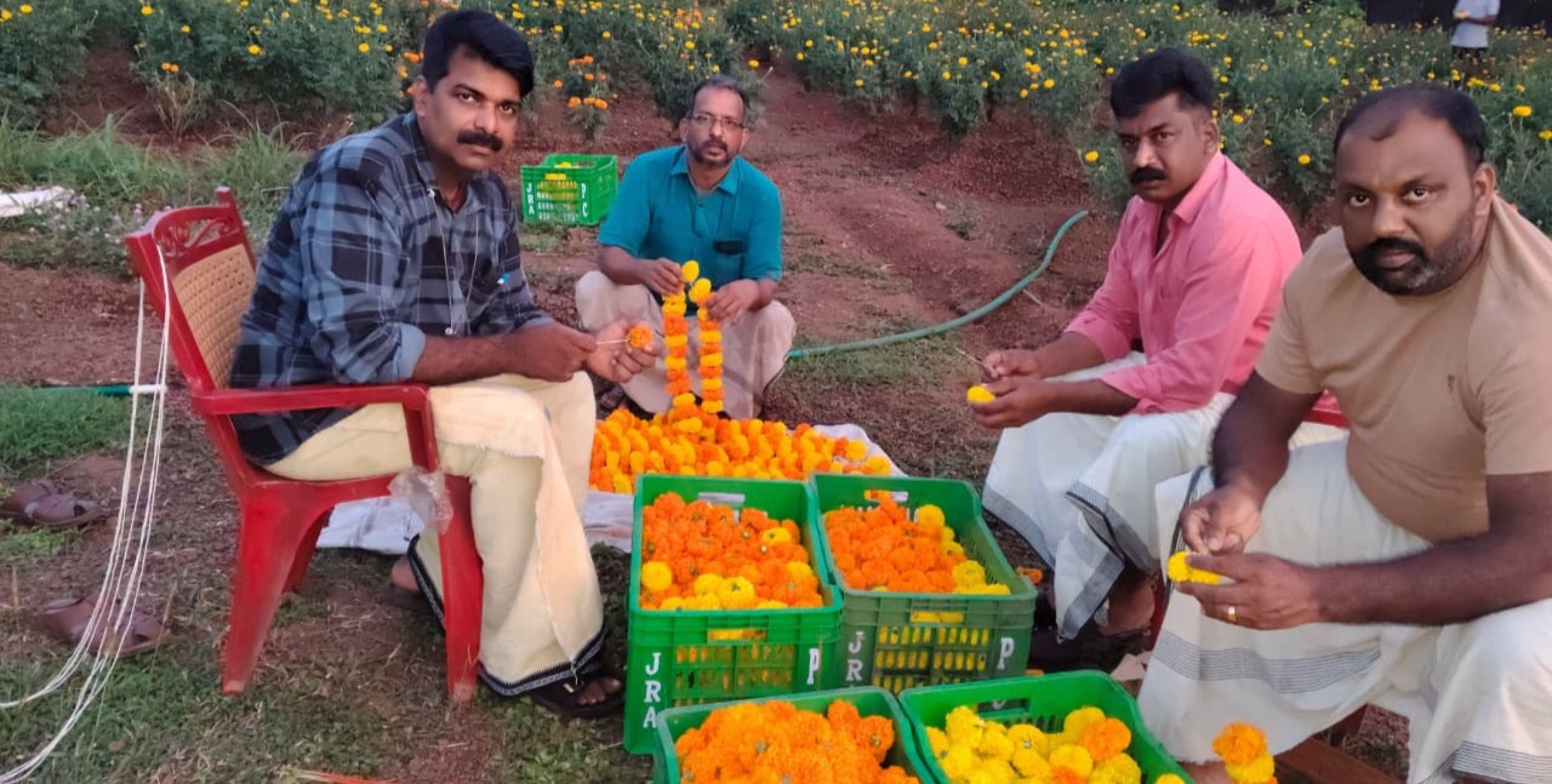 അഷ്ടമി രോഹിണി ദിനത്തിൽ ഭഗവാന് പിറന്നാൾ സമ്മാനമേകി മാതമംഗലം കൂട്ടായ്മ : എരമം ശ്രീകൃഷ്ണ ക്ഷേത്രത്തിലേക്കാണ് പൂക്കൾ പിറന്നാൾ സമ്മാനമായി നൽകിയത്.