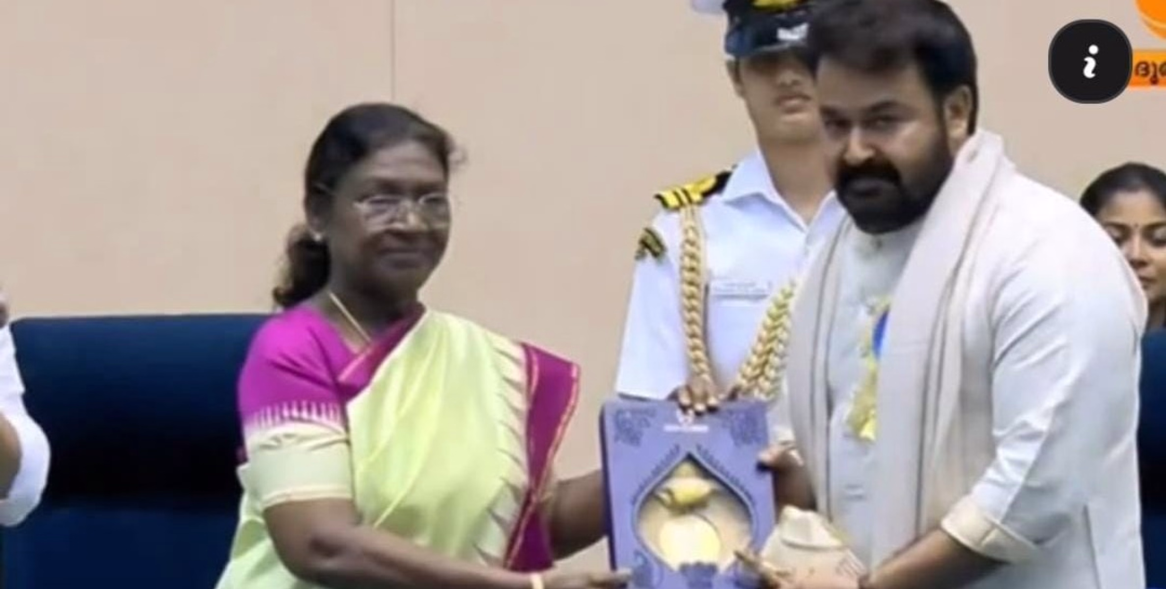 മലയാളത്തിന്റെ അഭിമാന നിമിഷം; ഫാൽക്കെ പുരസ്കാരം ഏറ്റുവാങ്ങി മോഹൻലാൽ