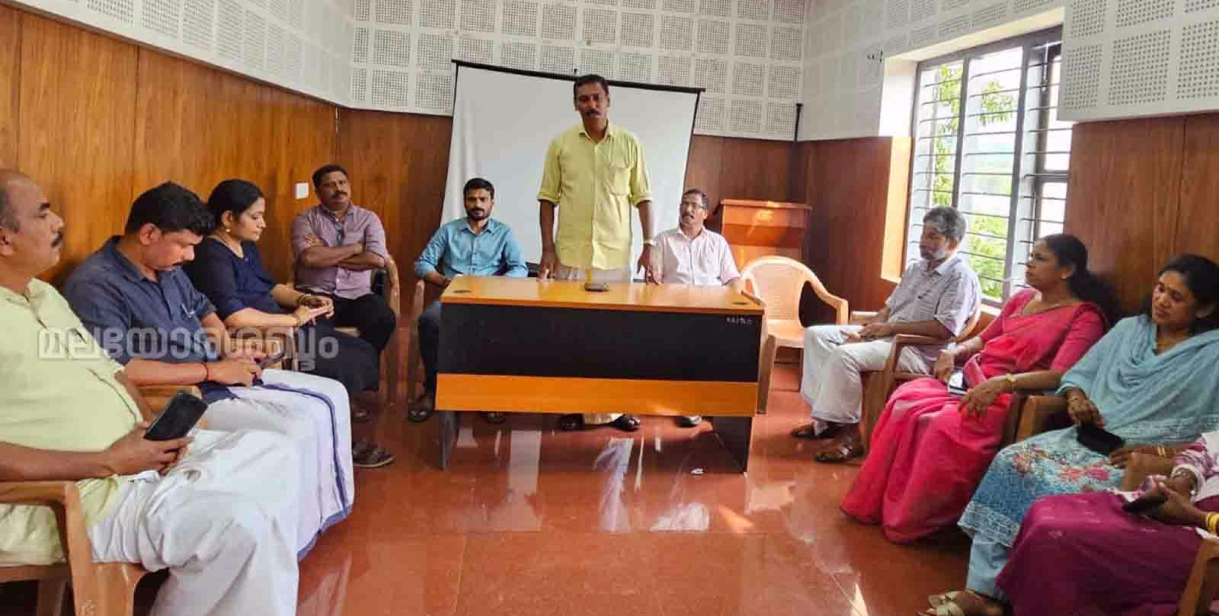 സ്ഥലം മാറ്റം ലഭിച്ച കൃഷിഭവൻ, പഞ്ചായത്ത് ഉദ്യോഗസ്ഥർക്ക് യാത്രാമംഗളങ്ങൾ നേർന്ന് കേളകം ഗ്രാമ പഞ്ചായത്ത്