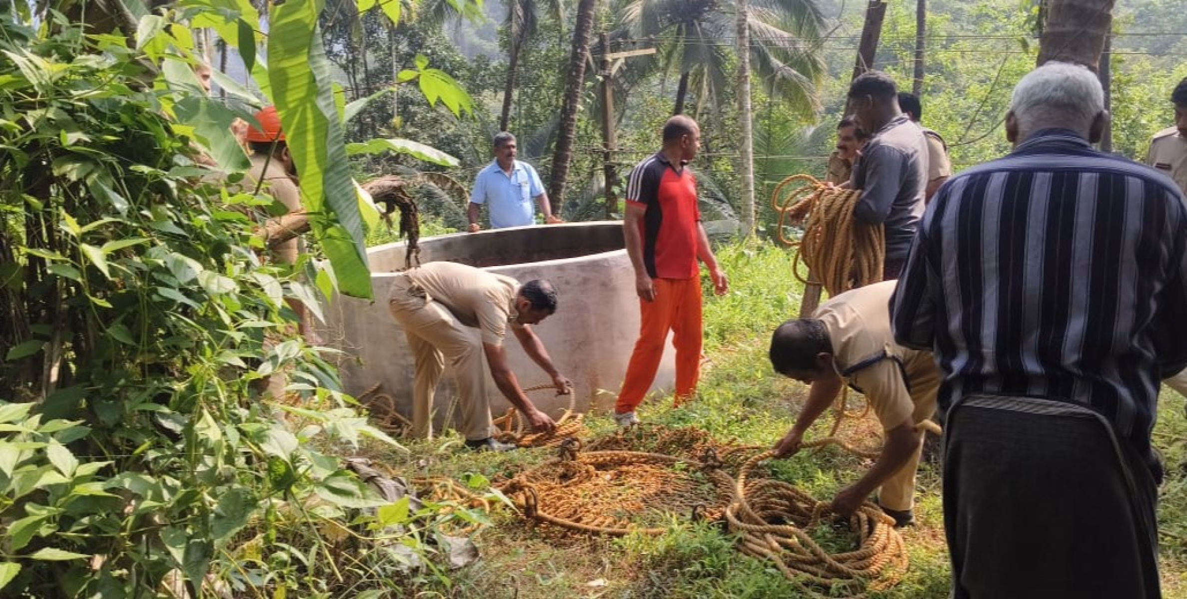 കിണറ്റിൽ വീണ പൂച്ചയെ രക്ഷിച്ച് തിരികെ കയറുന്നതിനിടെ കാൽ വഴുതി യുവാവും കിണറ്റിൽ; രക്ഷപ്പെടുത്തി ഇരിട്ടി അഗ്നിരക്ഷാ സേന