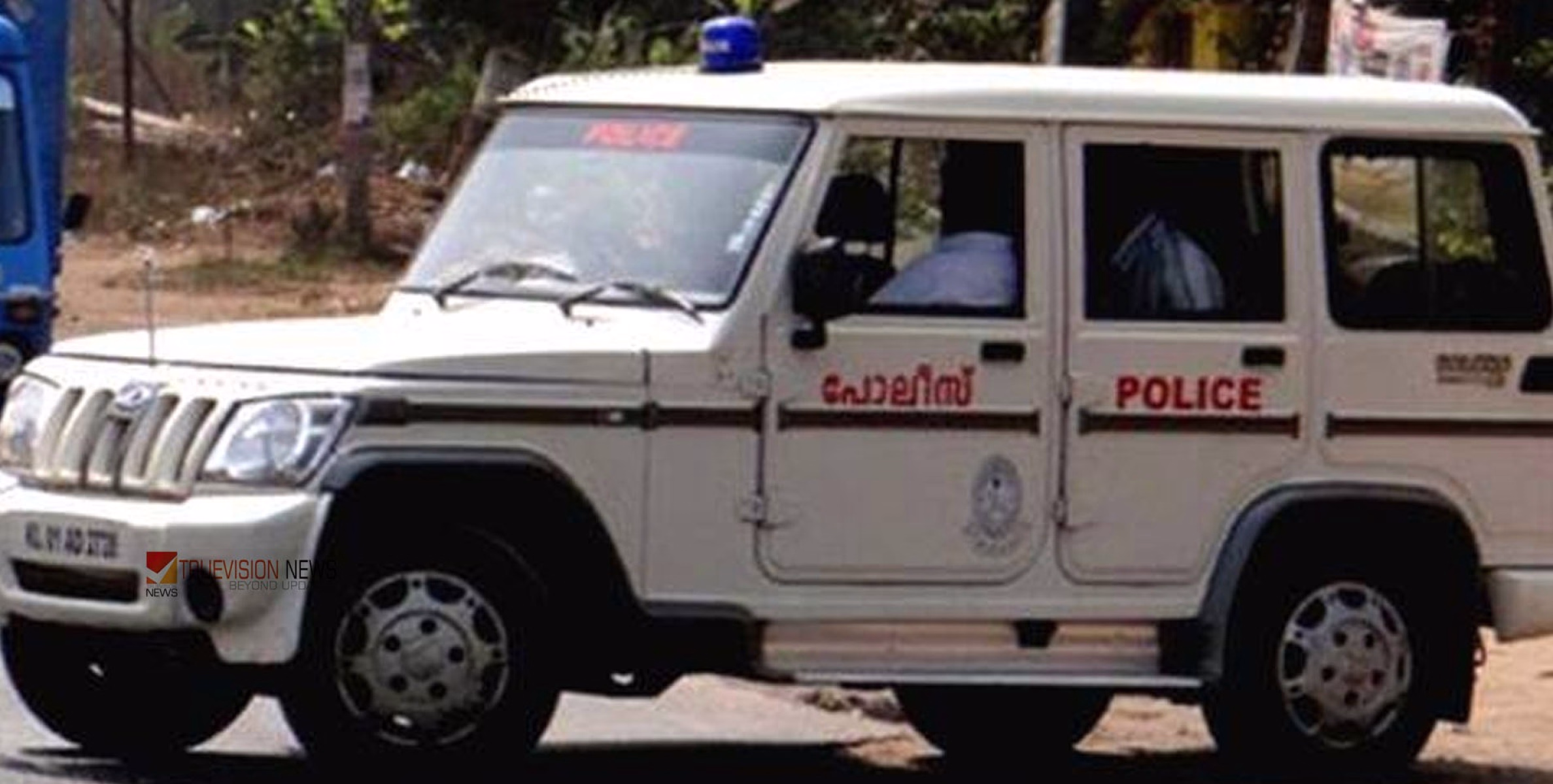 മാനസികാരോഗ്യ കേന്ദ്രത്തിൽ നിന്ന് ചാടി നേരെ കയറിയത് വിദ്യാർത്ഥികളുടെ വീട്ടിലേക്ക്; തൃശൂരിൽ മൂന്ന് പേരെ കുത്തിപ്പരിക്കേൽപ്പിച്ച് യുവാവ്