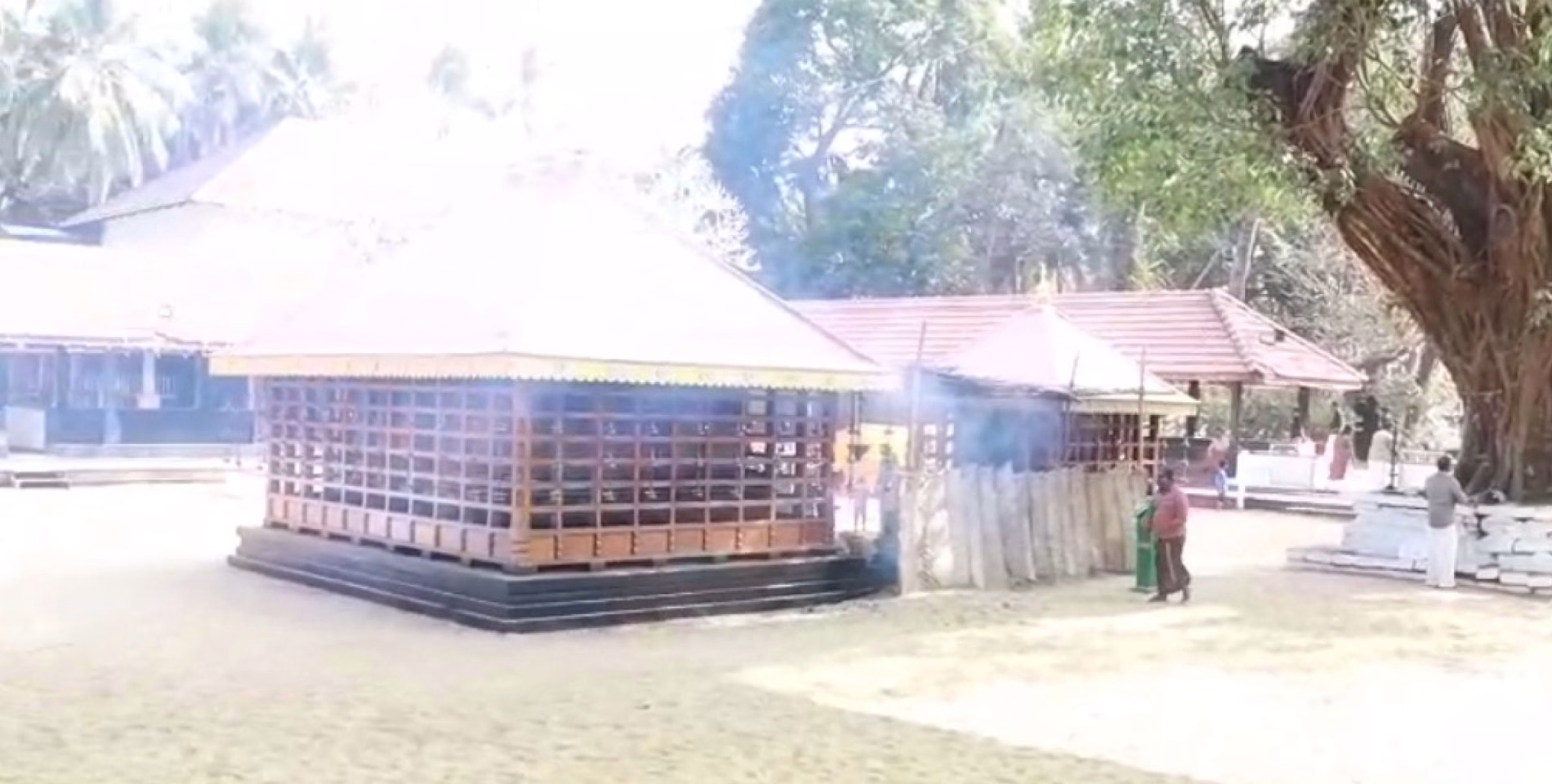 ഏഴുദിവസം നീണ്ടുനിൽക്കുന്ന കണ്ണൂർ അണ്ടലൂർക്കാവിലെ തിറ മഹോത്സവത്തിന് ഇന്ന് തുടക്കമായി