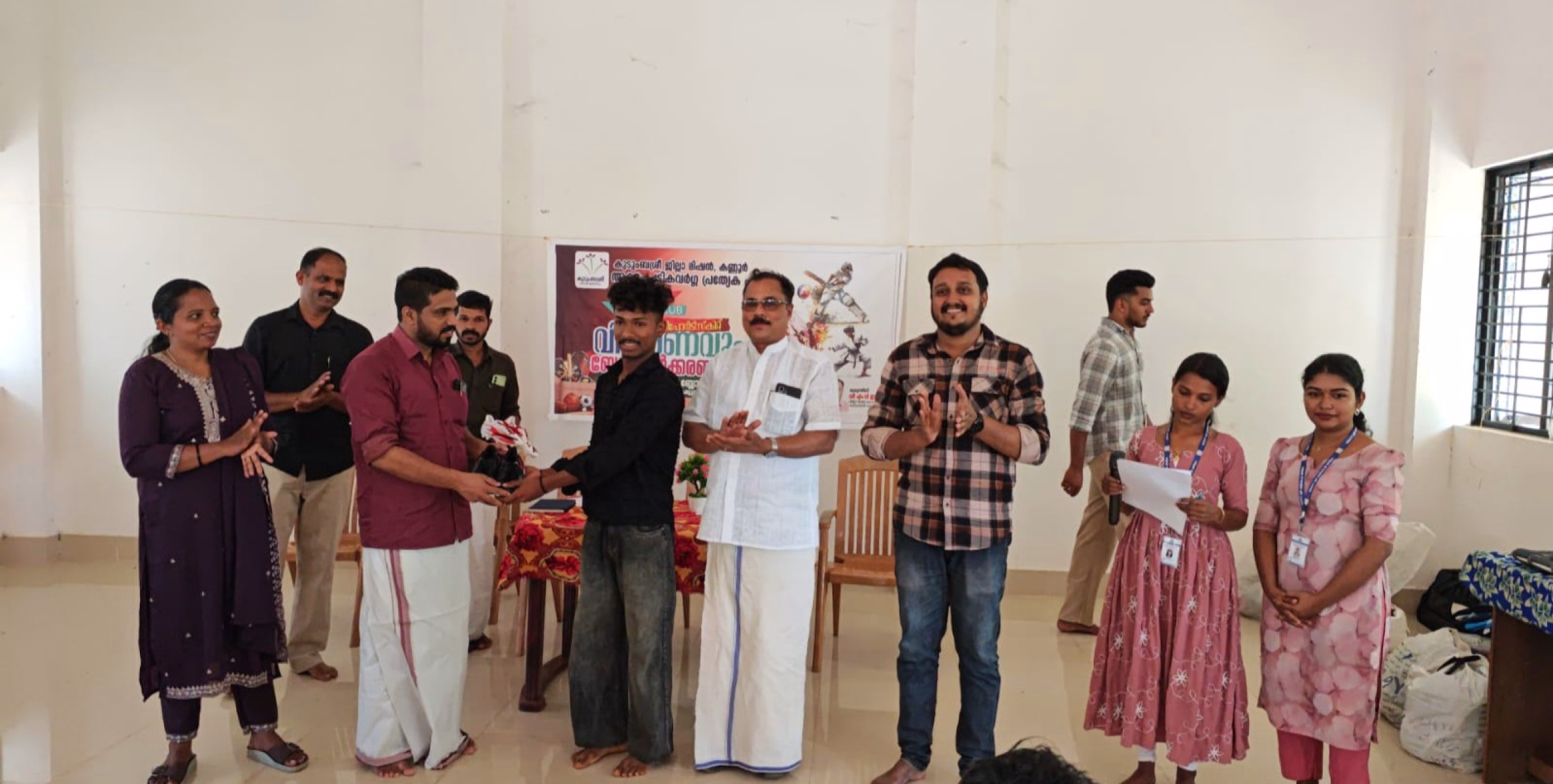 ആറളം പട്ടികവർഗ പുനരധിവാസ മേഖലയിൽ സ്പോർട്സ് കിറ്റ് വിതരണവും ബോധവൽക്കരണവും സംഘടിപ്പിച്ചു