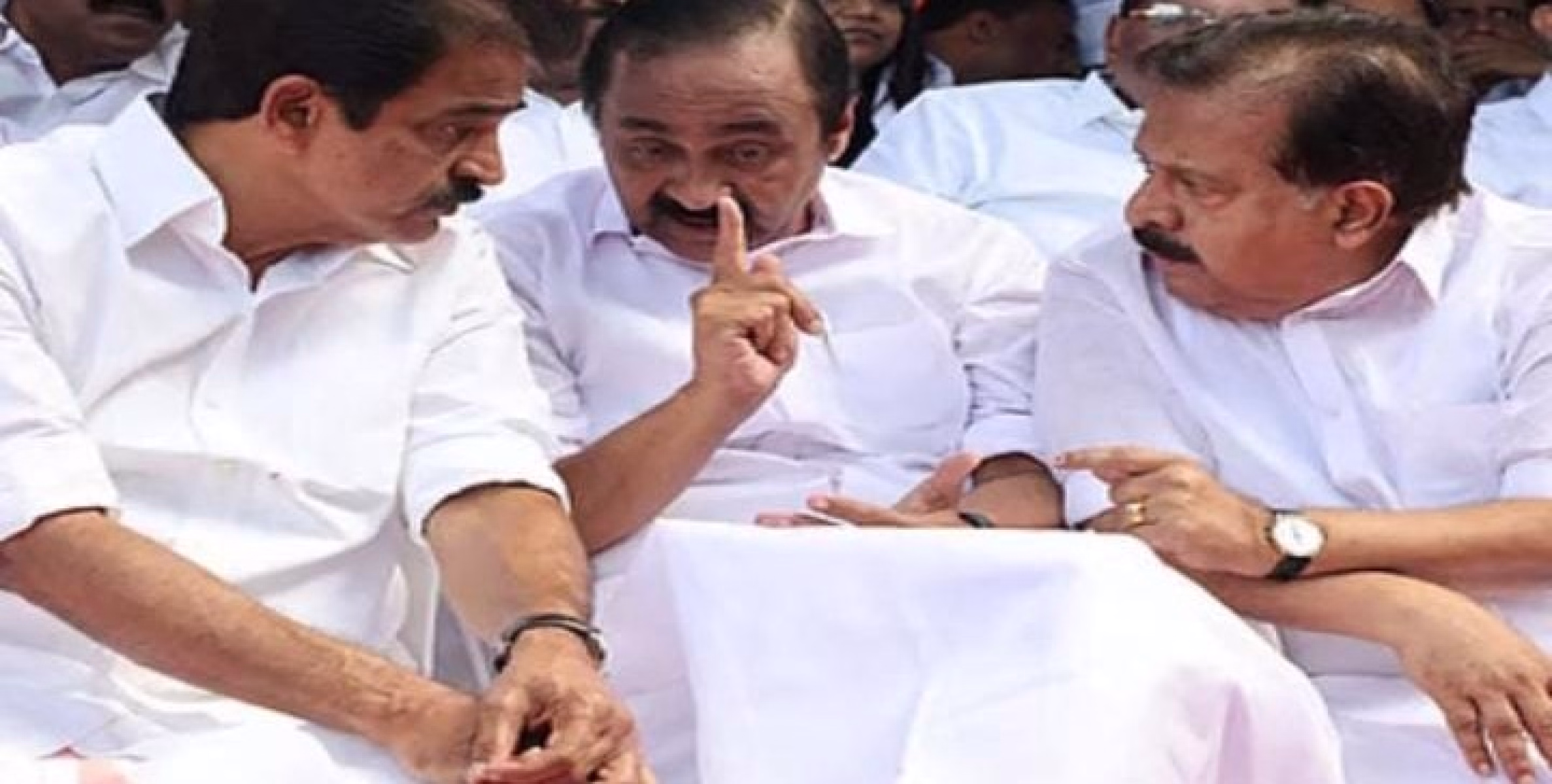 സീറ്റ് ചര്‍ച്ചകള്‍ സജീവാമാക്കി കോണ്‍ഗ്രസ്; എറണാകുളത്ത് മുതിര്‍ന്ന കോണ്‍ഗ്രസ് നേതാക്കള്‍ യോഗം ചേര്‍ന്നു