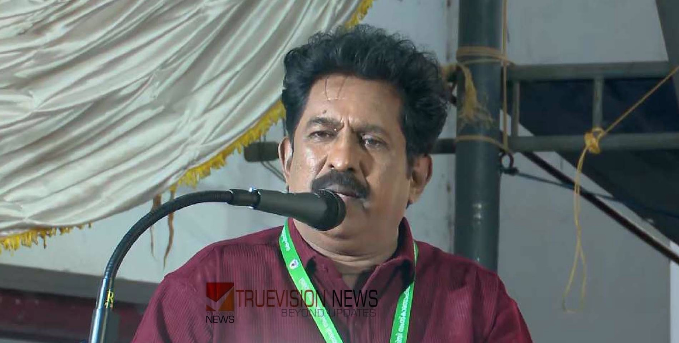 'സദസില്‍ ഉള്ളതില്‍ കൂടുതല്‍ ആളുകള്‍ വേദിയില്‍; കോണ്‍ഗ്രസ് ഇത് ശ്രദ്ധിക്കേണ്ട കാര്യമാണ്'  - പ്രേംകുമാര്‍