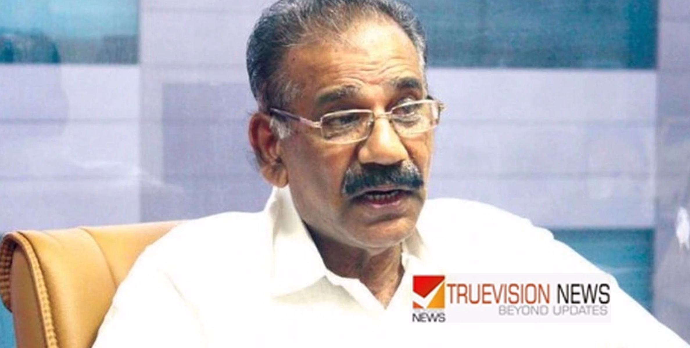 ജയലക്ഷ്മിയിലെ തീപിടിത്തം; ജീവഹാനിയില്ലെന്ന് മന്ത്രി എ.കെ. ശശീന്ദ്രൻ, ആവർത്തിച്ചുള്ള അപകടങ്ങളിൽ പരിശോധന നടത്തും