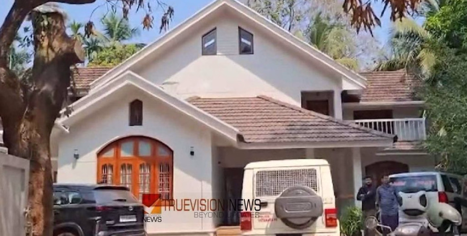 വടകരയിൽ അടച്ചിട്ട വീട്ടിൽ മോഷണം; ഏഴ് പവൻ സ്വർണ്ണവും പണവും മോഷ്ടിച്ചതായി പരാതി