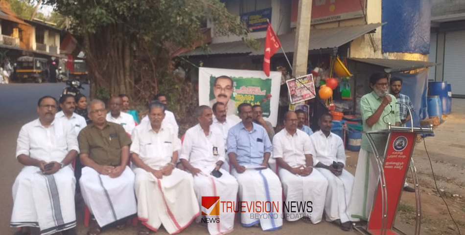 വേണുഗോപാലക്കുറുപ്പിന് നാടിന്റെ അന്ത്യാഞ്ജലി