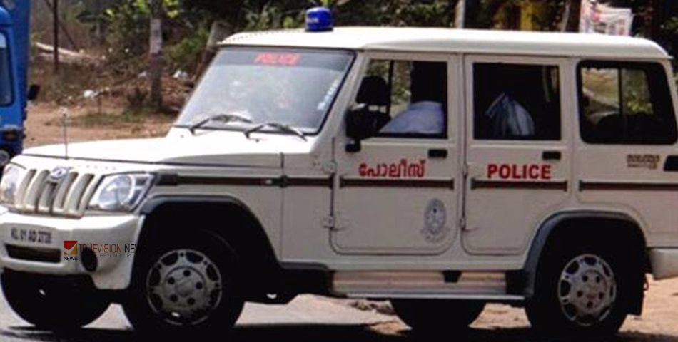 മാനസികാരോഗ്യ കേന്ദ്രത്തിൽ നിന്ന് ചാടി നേരെ കയറിയത് വിദ്യാർത്ഥികളുടെ വീട്ടിലേക്ക്; തൃശൂരിൽ മൂന്ന് പേരെ കുത്തിപ്പരിക്കേൽപ്പിച്ച് യുവാവ്