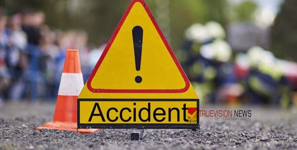 കോഴിക്കോട് ബുള്ളറ്റ് യാത്രികന്റെ ദേഹത്തുകൂടി ലോറി കയറിയിറങ്ങി, എഴുപതുകാരന് ദാരുണാന്ത്യം