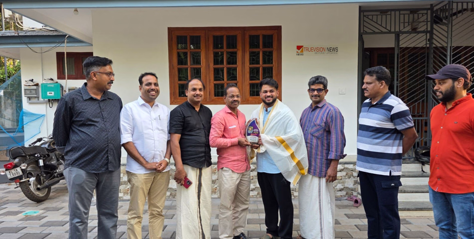 ട്രാഫിക്ക് നിയമത്തിന് ദിശാബോധം നൽകിയ ബ്ലോഗർ അഫ്ലഹിനെ അനുമോദിച്ചു