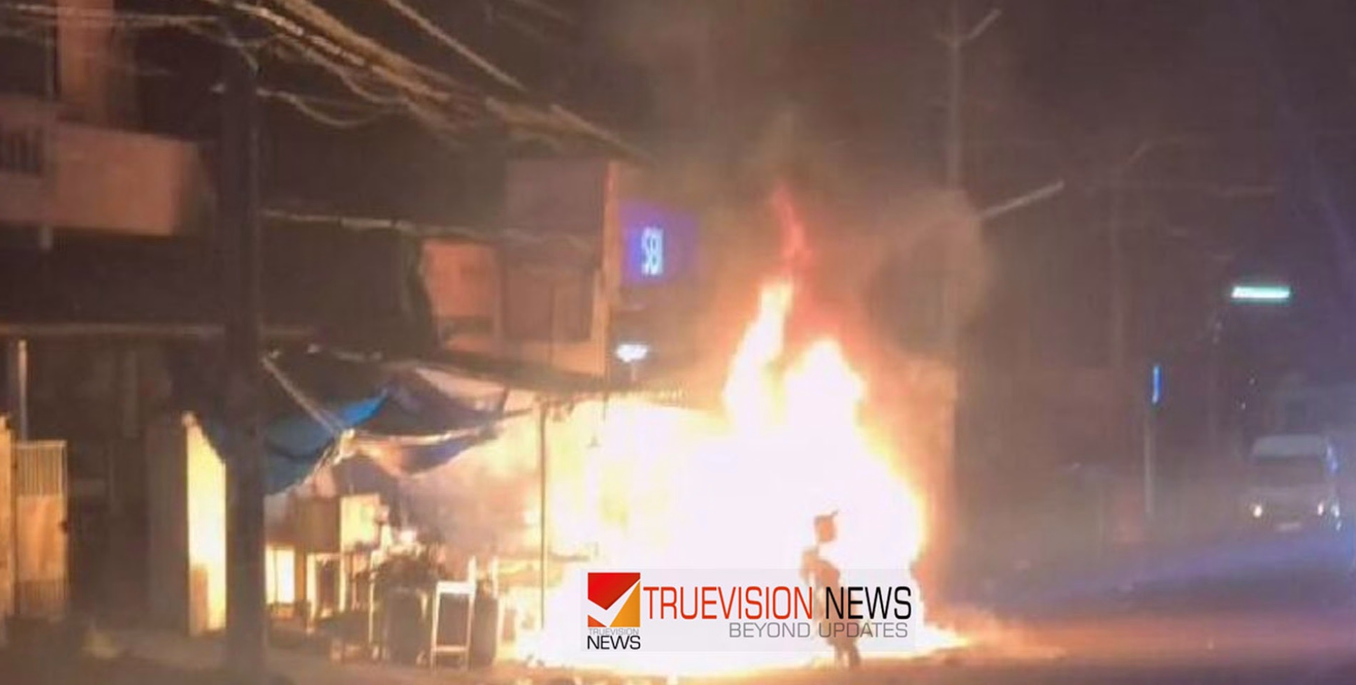 ആളുകൾ ഇറങ്ങി ഓടിയത് രക്ഷയായി ...: പത്തനംതിട്ടയിൽ ഗ്യാസ് സിലിണ്ടർ ചോർന്ന് തട്ടുകടയ്ക്ക് തീ പിടിച്ചു, ബൈക്കുകൾ കത്തി നശിച്ചു