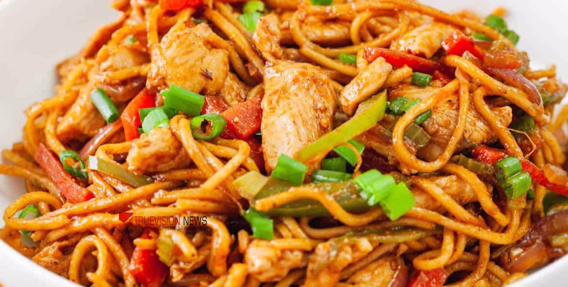 രാത്രി ഭക്ഷണത്തിന് എന്ത് വേണമെന്നാലോചിച്ച് വിഷമിക്കേണ്ട; ഇതാ ഒരു ഈസി ചിക്കൻ നൂഡിൽസ് റെസിപ്പി