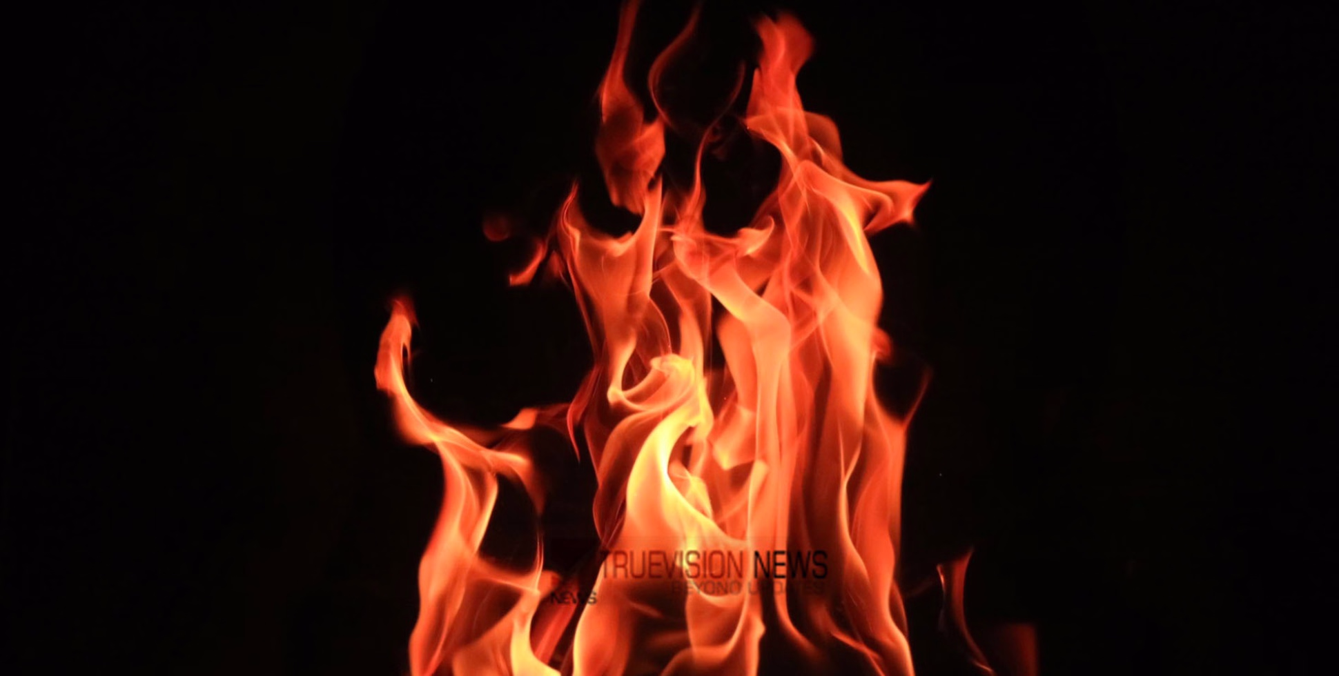 ചാക്ക് നനച്ചിട്ടും രക്ഷപ്പെട്ടില്ല...:  പുതുക്കാട് ബൈക്ക് സ്റ്റാർട്ട് ചെയ്യുന്നതിനിടെ തീ പടർന്നു; വാഹനം പൂർണ്ണമായും കത്തിനശിച്ചു